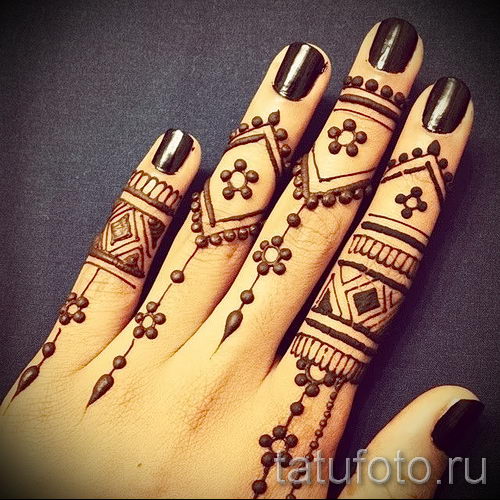 Тату на хне на пальце Тату на хне на пальце