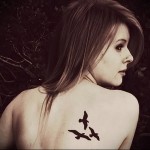 bird tattoo on shoulder blade