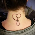 love и символ бесконечности - татуировка на шее женская - фото