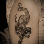 Значение татуировки пантера - Пример тату пантера - тату бегущая пантера направо плече парня