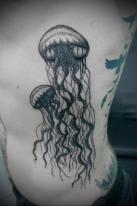 Значение татуировки с изображением медузы 2