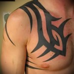 абстрактный узор в тату - мужская татуировка на грудь