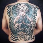 большой идол - татуировка на спине мужская фото