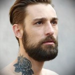 бородатый парень с тату роза - татуировка на шее мужчины - фото