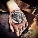 буквы и алмазы - татуировка на пальце женская (тату, tattoo)