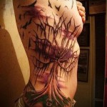 дерево и вороны - женская татуировка на шраме - перекрытие - фото