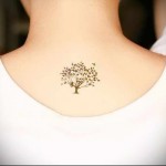 дерево с листочками - татуировка на шее женская - фото