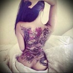 дракон и цветы тату на спине женская