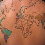 карта мира - тату мужская на спине фото