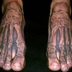 кости ноги - татуировка на стопе мужская - фото