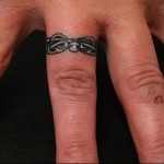 красивое колечко - татуировка на пальце женская (тату, tattoo)