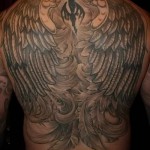 крылья из перьев - татуировка на спине мужская фото