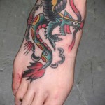 маленький дракончик - татуировка на стопе мужская - фото