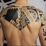 маори картина - тату мужская на спине фото