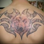 морда волка и абстракция татуировка на спине мужская фото