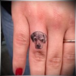 морда собаки - татуировка на пальце женская (тату, tattoo)