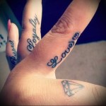 Фотография женских рук с татуировками надписей "Respect", "Loyalty", "Love" и символом бриллианта. Минималистичные татуировки черным цветом.
