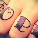 надпись hope (надежда) - татуировка на пальце женская (тату, tattoo)