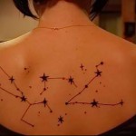 небесные созвездия тату на спине женская