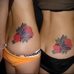 одинаковые бабочки в женской парной тату - татуировка на пояснице женская фото
