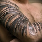 оригинальные разводы тату - - мужская татуировка на плече