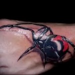 паук черная вдова татуировка на ноге мужская