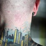 перспектива города - татуировка на шее мужчины - фото