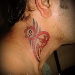 символы богатства - татуировка на шее мужчины - фото