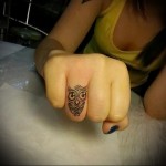 сова - татуировка на пальце для девушки (тату - tattoo- фото)