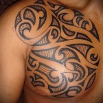 тату в стиле маори - простые узоры - мужская татуировка на грудь