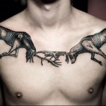 тату два оленя бадаются рогами - мужская татуировка на грудь