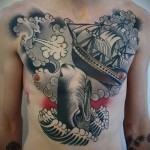 тату кит и парусник - мужская татуировка на грудь