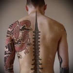 тату красный дракон - мужская татуировка на плече