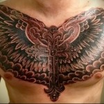 тату крест и крылья на всю грудь мужчины - мужская татуировка на грудь