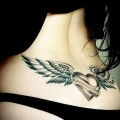 тату крылатое сердце - татуировка на пояснице женская фото