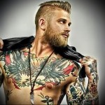 тату олдскул на груди стильного парня - мужская татуировка на грудь