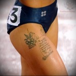 тату олимпийская символика и дата на ногу для девушки