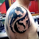 татуировка дракон инь янь