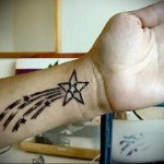 татуировка звезда с хвостом как у кометы