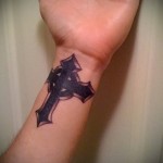 татуировка кельтский крест на запястье