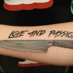 Фото тату: Реалистичный рисунок ножа с надписью 'Love and Passion' на предплечье. Черно-серый эскиз татуировки.