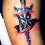 татуировка нож и надпись нет страху