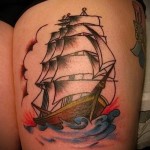 татуировка парусник (корабль) на волнах