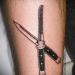 татуировка расческа и нож - тату для парикмахера