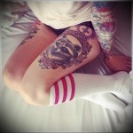 татуировка с животным на женской ноге