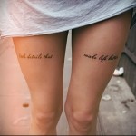 татуировка с надписями на ногу для девушки