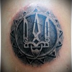 татуировка украинский тризубез (герб украины тату) - мужская татуировка на плече