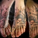 череп в огне татуировка на ноге мужская