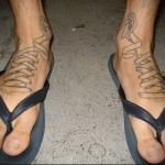 шнурки татуировка на ноге мужская