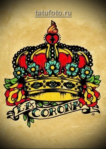 Фото тату: красочная корона с цветами и надписью 'La Corona', выполненная в стиле чикано с использованием ярких цветов и четких линий.
